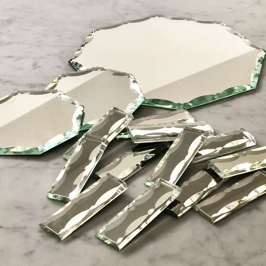 Superb scallop edge mirrored Plateau table set