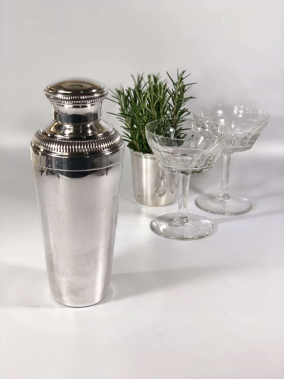 Excellent Art Deco silver plated cocktail shaker