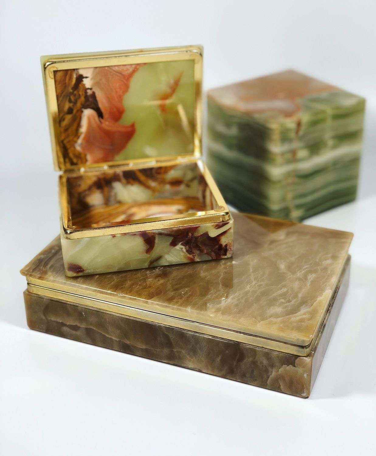 Chic trio of 1970s onyx and gilt boxes and paperweight