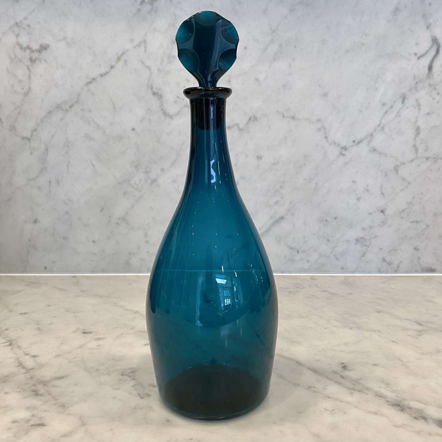 Georgian glass decanter & scalloped stopper