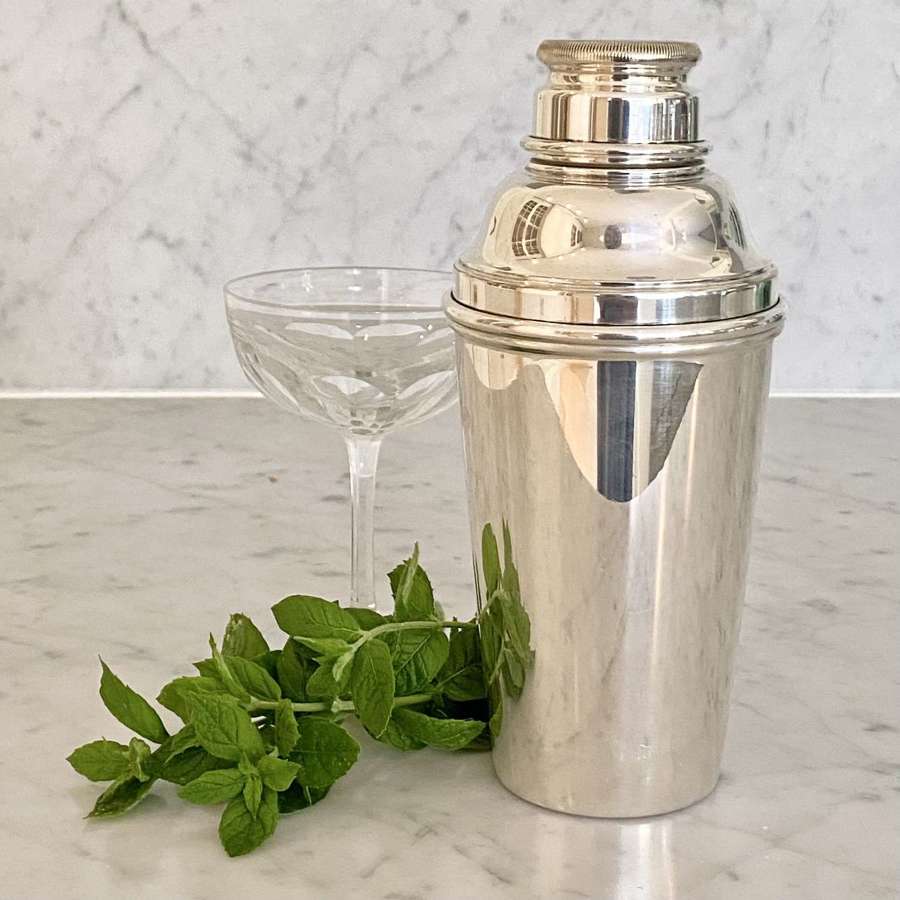 Classic Art Deco silver plated cocktail shaker