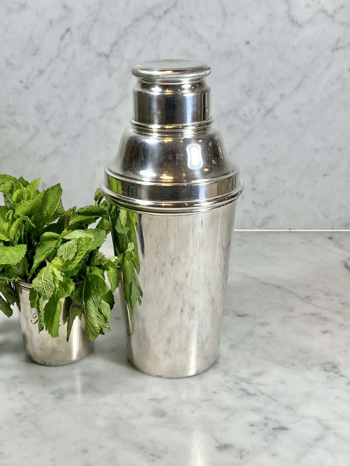 Large English Art Deco silver plated cocktail shaker