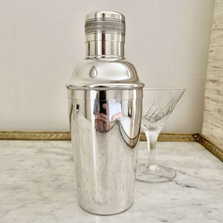 English Art Deco silver plated cocktail shaker by Elkington Circa 1930