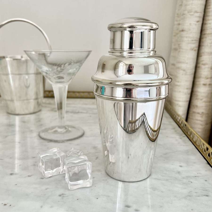3/4 pint silver plated cocktail shaker Circa 1920s