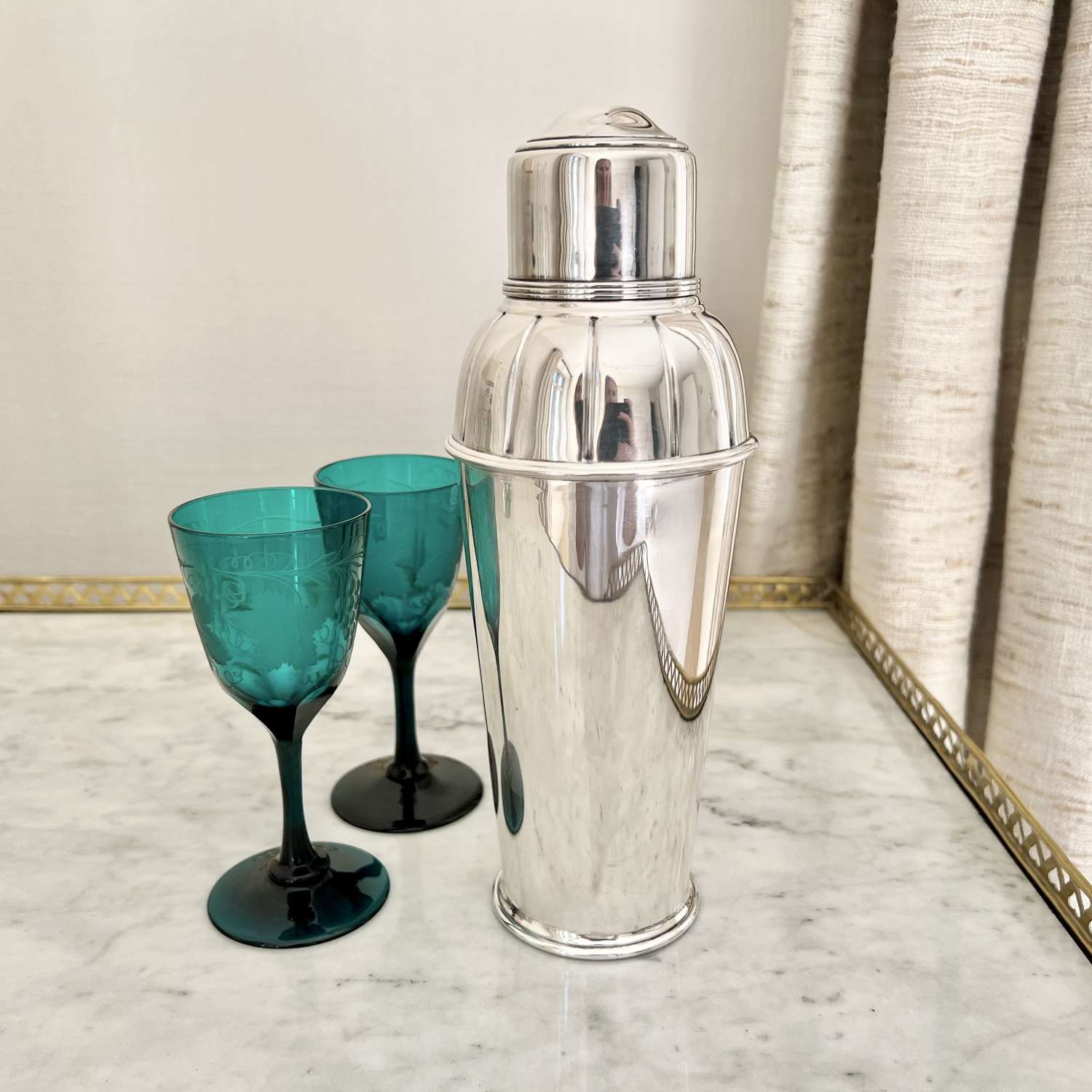 Fabulous English Silver Plated Cocktail Shaker With Ribbed Shoulder