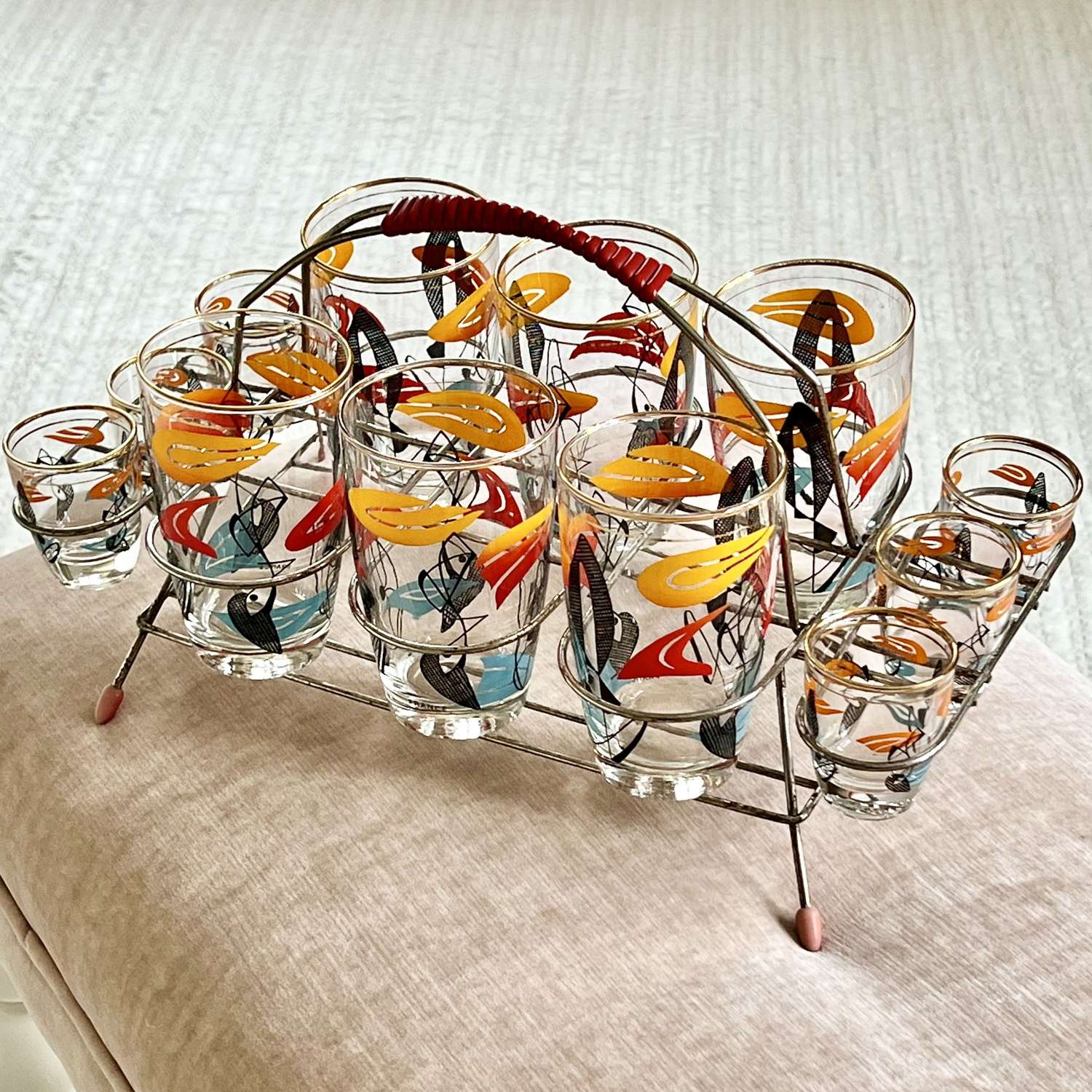 Cocktail bar carrying caddy & glasses Circa 1950s