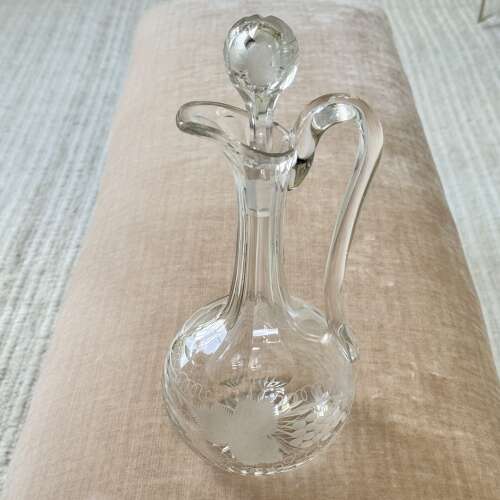 Pretty engraved Victorian shaft & globe claret jug wine decanter