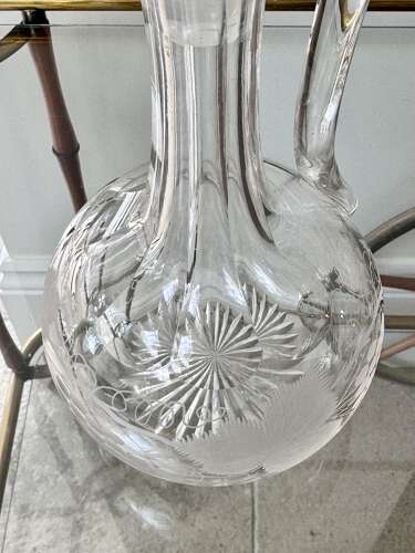 Pretty engraved Victorian shaft & globe claret jug wine decanter