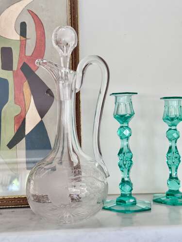 Pretty engraved Victorian shaft & globe claret jug wine decanter