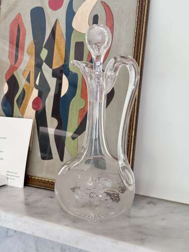 Pretty engraved Victorian shaft & globe claret jug wine decanter