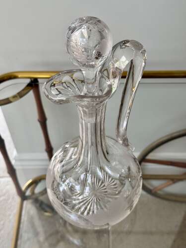 Pretty engraved Victorian shaft & globe claret jug wine decanter