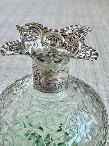 Rare Stevens & Williams silver collar & cut glass pinched Glug decanter 1909
