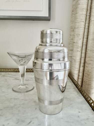 Beautiful engine turned Art Deco silver plated cocktail shaker 1930