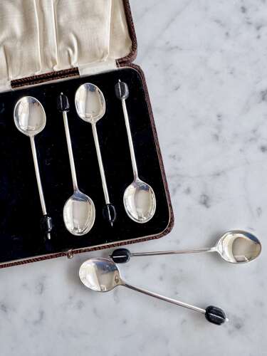 Set Art Deco silver plated black coffee bean finial spoons in case