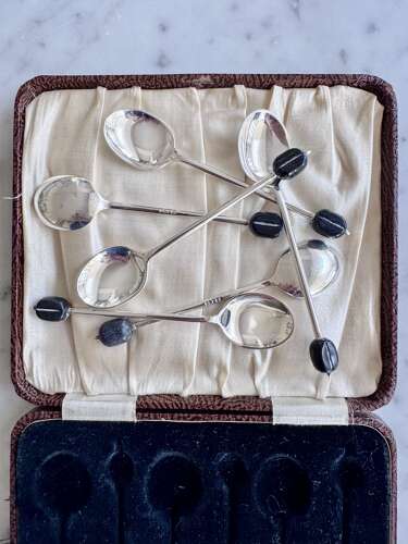Set Art Deco silver plated black coffee bean finial spoons in case