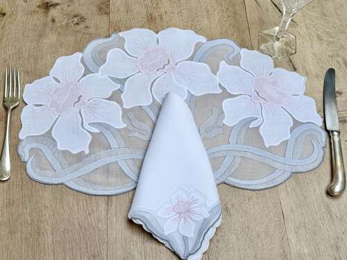 Vintage Madeira Hand Embroidered Organdy Placemat & napkin 16-Piece Setting for 8