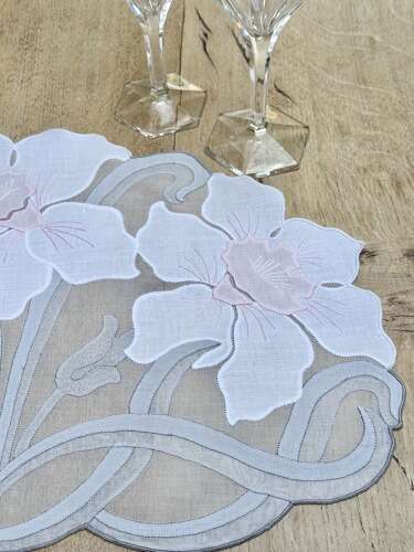 Vintage Madeira Hand Embroidered Organdy Placemat & napkin 16-Piece Setting for 8