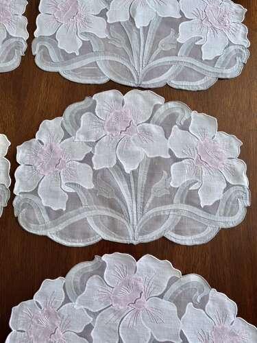 Vintage Madeira Hand Embroidered Organdy Placemat & napkin 16-Piece Setting for 8