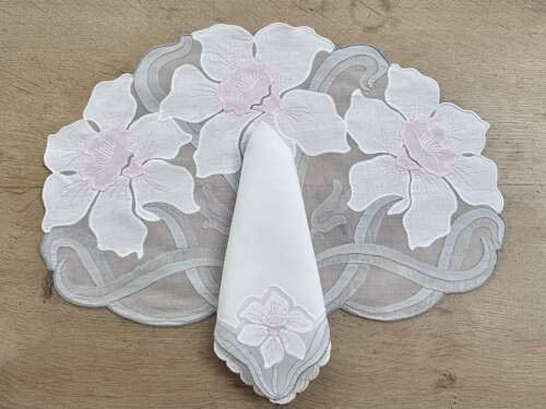 Vintage Madeira Hand Embroidered Organdy Placemat & napkin 16-Piece Setting for 8