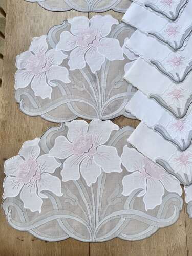 Vintage Madeira Hand Embroidered Organdy Placemat & napkin 16-Piece Setting for 8