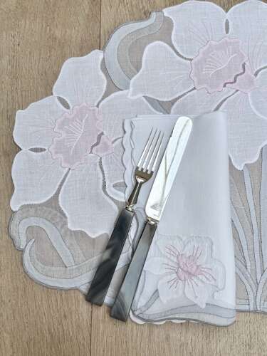 Vintage Madeira Hand Embroidered Organdy Placemat & napkin 16-Piece Setting for 8