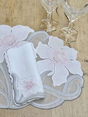 Vintage Madeira Hand Embroidered Organdy Placemat & napkin 16-Piece Setting for 8