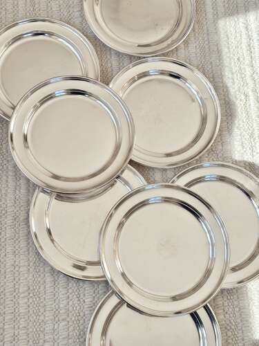 8 Substantial Edwardian Silver-Plated Hotelware Dinner Plates by Elkington & Co