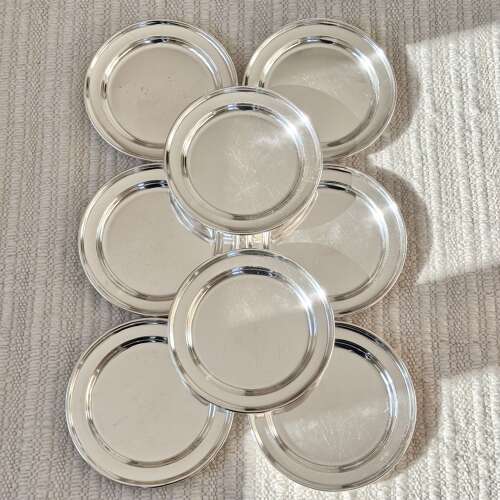 8 Substantial Edwardian Silver-Plated Hotelware Dinner Plates by Elkington & Co
