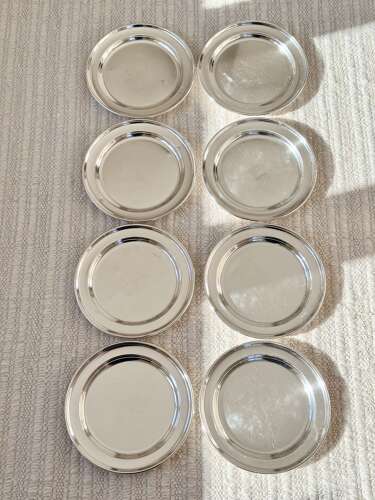 8 Substantial Edwardian Silver-Plated Hotelware Dinner Plates by Elkington & Co