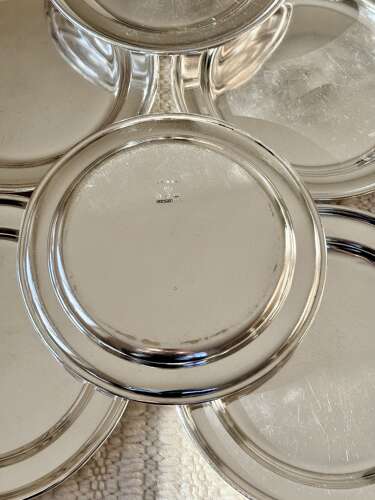 8 Substantial Edwardian Silver-Plated Hotelware Dinner Plates by Elkington & Co