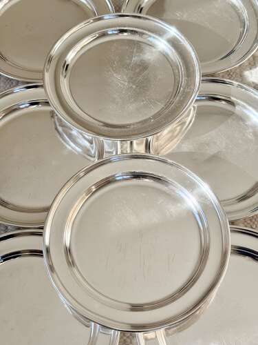 8 Substantial Edwardian Silver-Plated Hotelware Dinner Plates by Elkington & Co