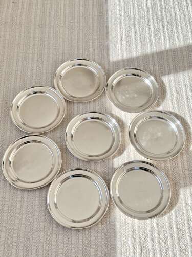 8 Substantial Edwardian Silver-Plated Hotelware Dinner Plates by Elkington & Co