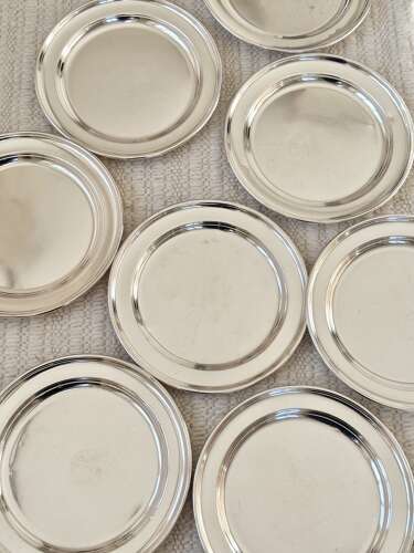 8 Substantial Edwardian Silver-Plated Hotelware Dinner Plates by Elkington & Co